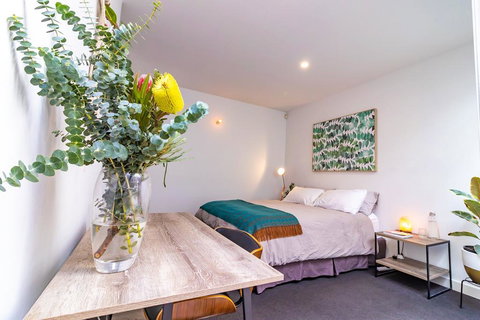 Homestay In The Heart Of Fitzroy - Walk To CBD - Yamba Accommodation 0