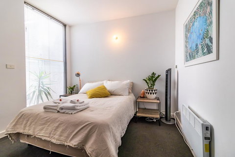 Homestay In The Heart Of Fitzroy - Walk To CBD - Yamba Accommodation 3