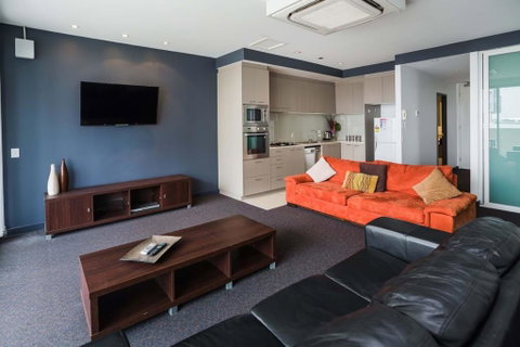 Honeysuckle Executive Suites - Yamba Accommodation 3