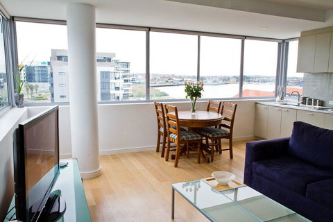 Honeysuckle Executive Suites - Yamba Accommodation 0
