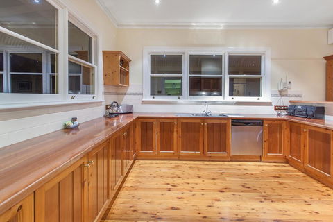 Hopkins River Homestead - Fireplace, Linen, WiFi, 4 Bdrm - Yamba Accommodation 1