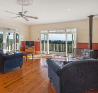 Hopkins River Homestead - Fireplace Linen WiFi 4 bdrm - Yamba Accommodation