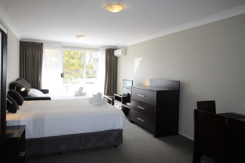 Horizons 115 - Lake Jindabyne Waterfront - Yamba Accommodation 3