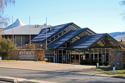 Horizons 115 - Lake Jindabyne Waterfront - Yamba Accommodation 1