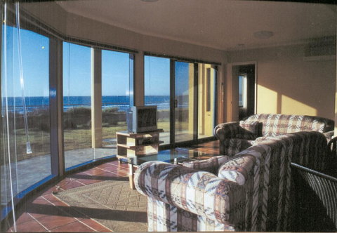 Horizons Beachfront Apartment - Yamba Accommodation 0