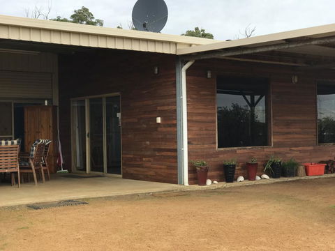 Jarrah Glen Cabins - Yamba Accommodation 1