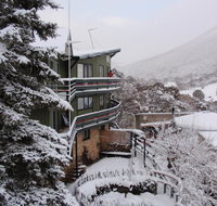 Kasees Apartments  Mountain Lodge - Yamba Accommodation