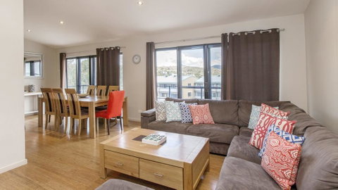 Khione 1 - Modern & Spacious With Views Towards Lake Jindabyne & The Mountains Beyond - Yamba Accommodation 1