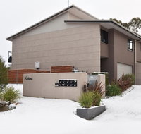 Khione 1 - Modern  spacious with views towards Lake Jindabyne  the mountains beyond - Yamba Accommodation
