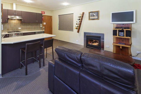 Kickenback Studio - Contemporary Accommodation In The Heart Of Crackenback - Yamba Accommodation 2