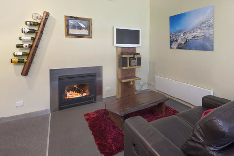 Kickenback Studio - Contemporary Accommodation In The Heart Of Crackenback - Yamba Accommodation 1