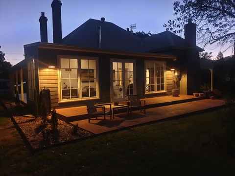 Kings Cottage Uralla - Yamba Accommodation 1