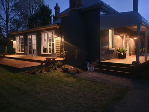 Kings Cottage Uralla - Yamba Accommodation 2