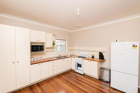 Kinross On Cox Sweet, Neat & Simple + Wifi - Yamba Accommodation 0
