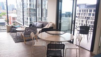 KOZYGURU SOUTH BRISBANE CITY VIEW 2 BED APT FREE PARKING QSB027-708