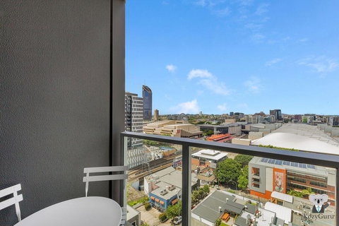 KOZYGURU South Brisbane Kozy Home Feel 1 Bed Free Parking - Yamba Accommodation 1