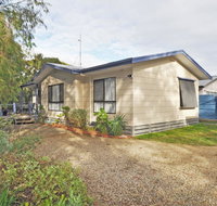 KYEEMA - FREE WIFI  NETFLIX - PET FRIENDLY OUTSIDE ONLY - Yamba Accommodation