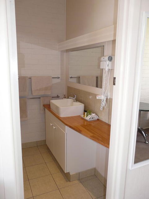 Lake Bolac Motel - Yamba Accommodation 2