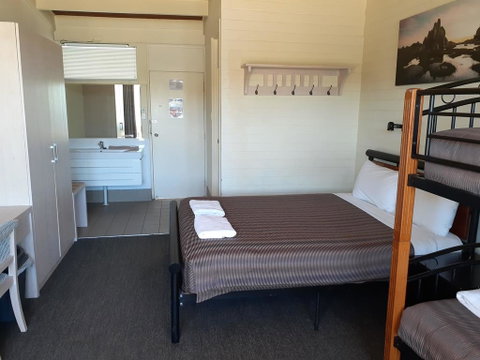 Lake Jindabyne Hotel - Yamba Accommodation 3