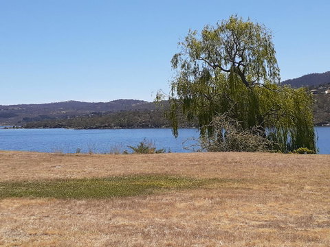 Lake Jindabyne Hotel - Yamba Accommodation 2