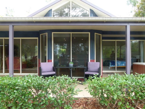 Lake Russell Lakeside Retreat - Yamba Accommodation 2