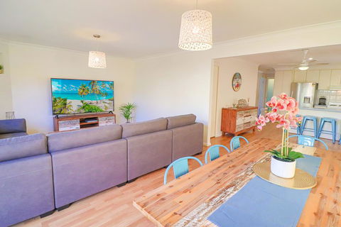 Lakelandia - Yamba Accommodation 0