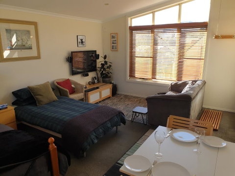 Lakeside Studio - Yamba Accommodation 2