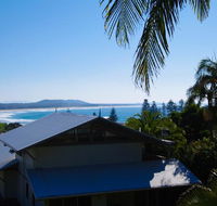 LaMaison de Shines 13 Dulconghi Street - Yamba Accommodation