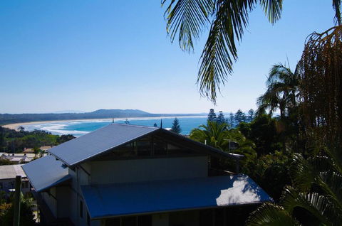 LaMaison De Shines, 13 Dulconghi Street - Yamba Accommodation 0