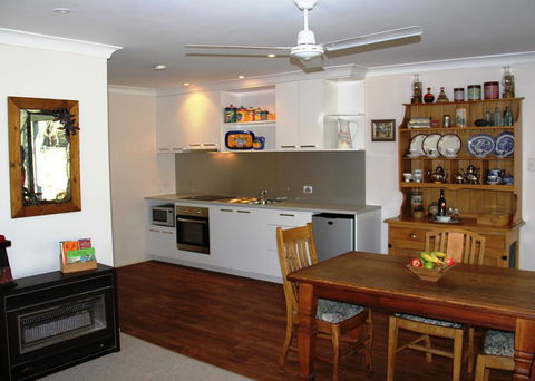Leo's Rest Bathurst NSW - Yamba Accommodation 2