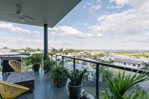 Luxury & Location - Sea Views With Modern Class ! - Yamba Accommodation 3