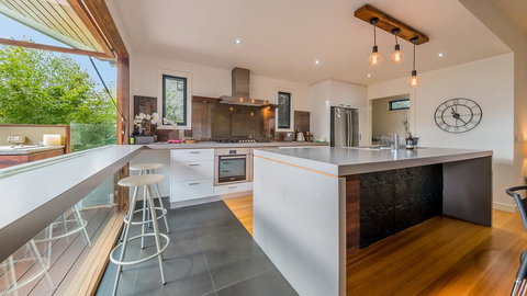 LUXURY BY THE SEA - CLOSE TO THE BEACH - Yamba Accommodation 3