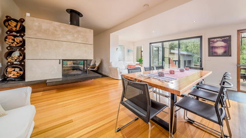 LUXURY BY THE SEA - CLOSE TO THE BEACH - Yamba Accommodation 2