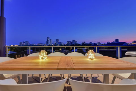 Luxury Darwin City Lights Jacuzzi Central Location Large House New Furnishings - Yamba Accommodation 1
