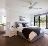 Luxury Escape in Ocean Grove - Yamba Accommodation