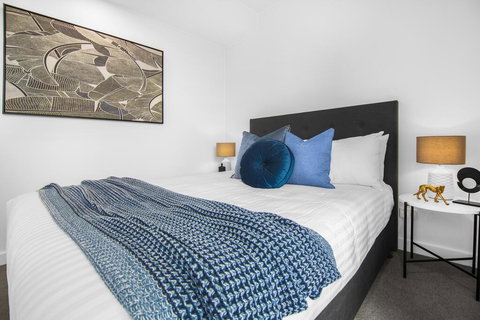 Luxury Inner-city Pad With Pool, Gym And Sauna - Yamba Accommodation 3