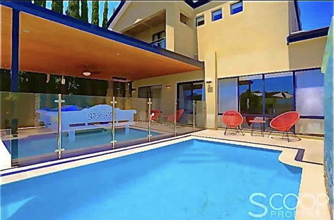 LUXURY VILLA W POOL & SPAS - Yamba Accommodation 0