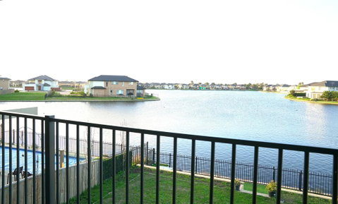 Luxury Waterfront Villa In Sanctuary Lakes - Yamba Accommodation 2