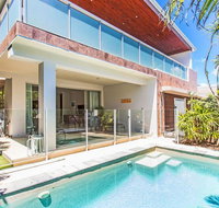 Malibu Beach House  Corporate Boardies - Yamba Accommodation