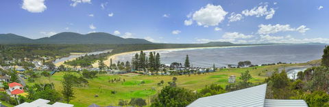 Malibu Holiday House, 6 Dulconghi Street - Yamba Accommodation 2