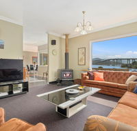 Manfield City Waterfront View Cottage - Yamba Accommodation