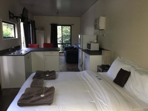 Mapleton Cabins & Caravan Park - Yamba Accommodation 3
