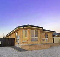Marina Holiday Home - Yamba Accommodation