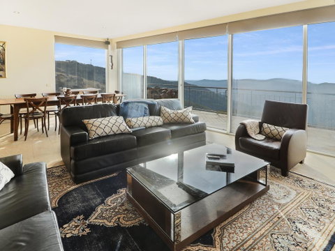 MarkII 4 West - Yamba Accommodation 0