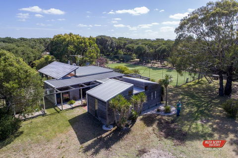 Melaleuca Retreat - Yamba Accommodation 2