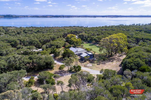 Melaleuca Retreat - Yamba Accommodation 0