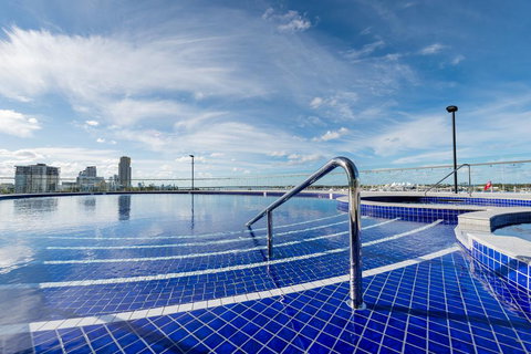 Meriton Suites Southport - Yamba Accommodation 2