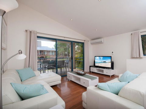 Messines Street, Starfish Lodge, Unit 1, 1A - Yamba Accommodation 0