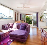 METRES TO THE BEACH - MORNINGTON - Yamba Accommodation