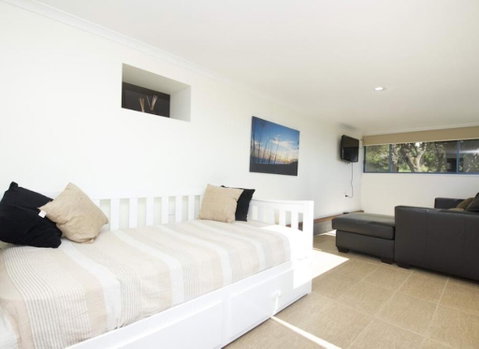 Mick's Apartment - Seal Rocks Beachfront - Yamba Accommodation 1